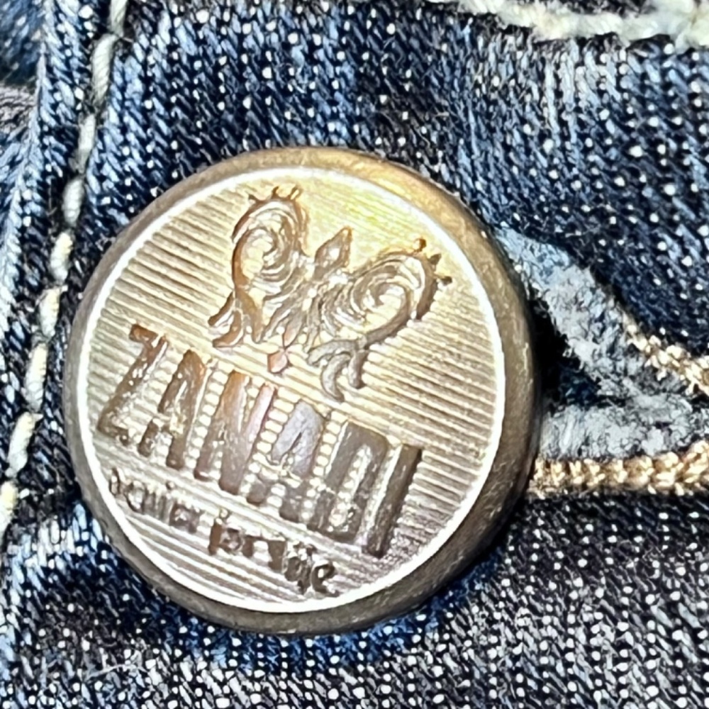 Zanadi Distressed Jewel Embellished Cross Distressed Jeans Size 22 - Picture 9 of 12